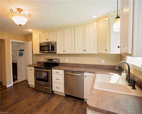 327 Kenyon Ave, Elyria, OH 44035 photo 12