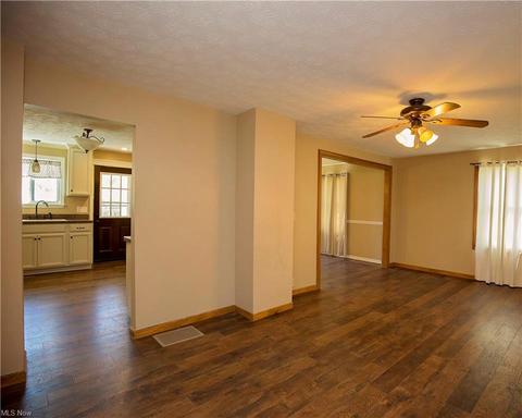 327 Kenyon Ave, Elyria, OH 44035 photo 6