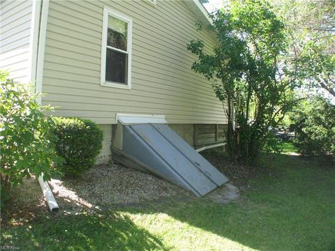 285 E Main St, Orwell, OH 44076 photo 4