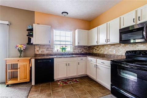 2448 Captens St NE, Canton, OH 44721 photo 7