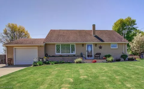 909 Ike St, Minerva, OH 44657 photo 1