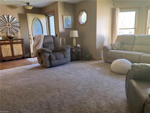 964 Sunset Cir, Roaming Shores, OH 44085 photo 3