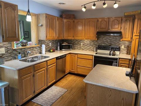 964 Sunset Cir, Roaming Shores, OH 44085 photo 4
