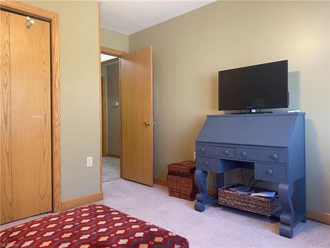 964 Sunset Cir, Roaming Shores, OH 44085 photo 8