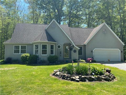 964 Sunset Cir, Roaming Shores, OH 44085 photo 1