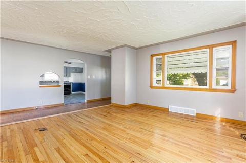 961 Valley Blvd, Elyria, OH 44035 photo 9