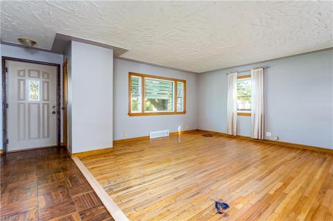 961 Valley Blvd, Elyria, OH 44035 photo 8