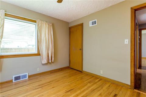 961 Valley Blvd, Elyria, OH 44035 photo 13