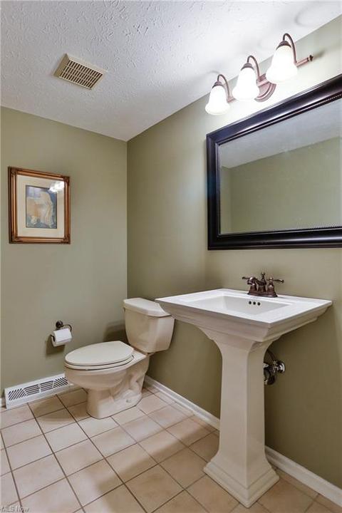 8197 Stoney Brook Dr, Chagrin Falls, OH 44023 photo 14
