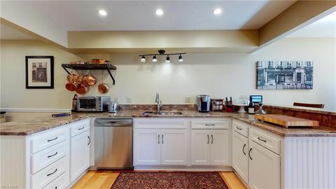 8197 Stoney Brook Dr, Chagrin Falls, OH 44023 photo 9