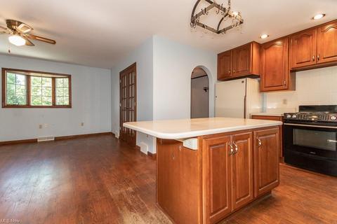 3943 Harvard Dr, Willoughby, OH 44094 photo 5