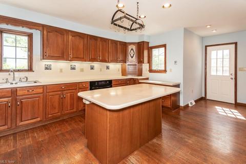 3943 Harvard Dr, Willoughby, OH 44094 photo 3
