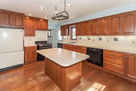 3943 Harvard Dr, Willoughby, OH 44094 photo 2