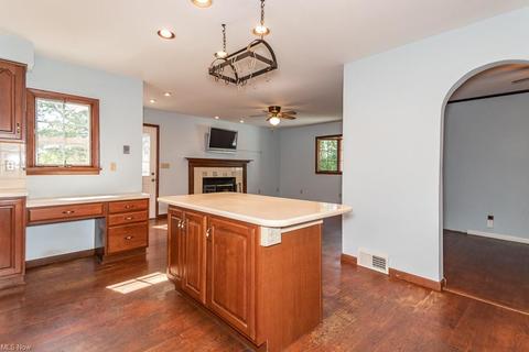 3943 Harvard Dr, Willoughby, OH 44094 photo 4