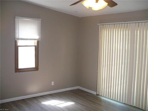 237 8th St, Elyria, OH 44035 photo 3