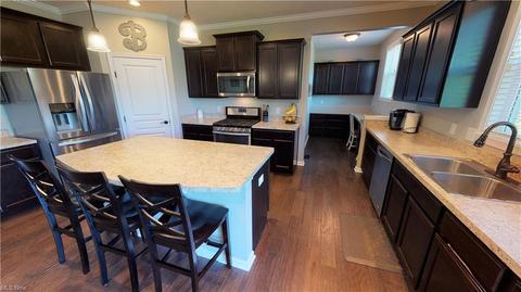 8122 Castleton Dr, Mentor, OH 44060 photo 6