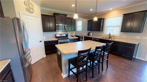 8122 Castleton Dr, Mentor, OH 44060 photo 5