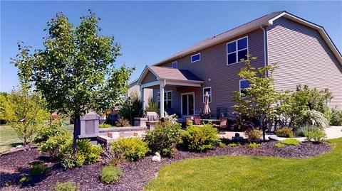 8122 Castleton Dr, Mentor, OH 44060 photo 3