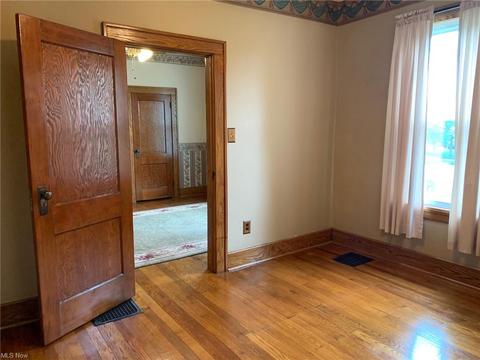 626 Bond Ave, Barnesville, OH 43713 photo 9