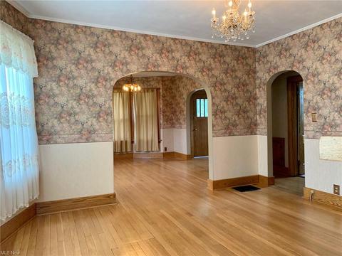 626 Bond Ave, Barnesville, OH 43713 photo 2