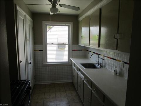 731 E 232nd St, Euclid, OH 44123 photo 9