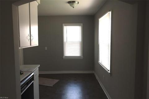 856 E 209th St, Euclid, OH 44119 photo 5