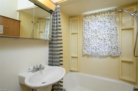 1077 Dayton St, Akron, OH 44310 photo 18