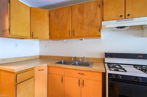 1077 Dayton St, Akron, OH 44310 photo 11