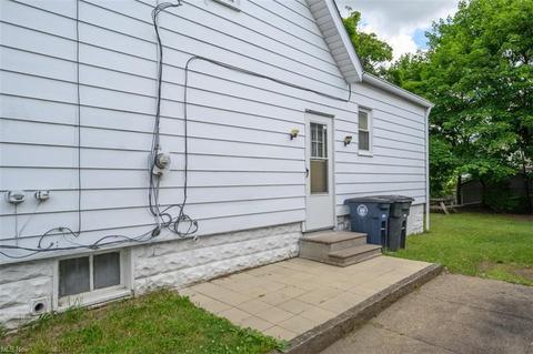 1077 Dayton St, Akron, OH 44310 photo 22