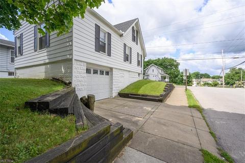 1077 Dayton St, Akron, OH 44310 photo 4