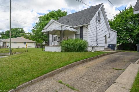 1077 Dayton St, Akron, OH 44310 photo 3
