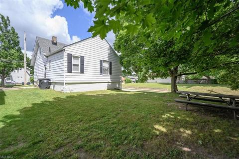 1077 Dayton St, Akron, OH 44310 photo 24