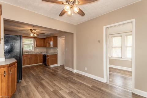 1917 Robindale St, Wickliffe, OH 44092 photo 11
