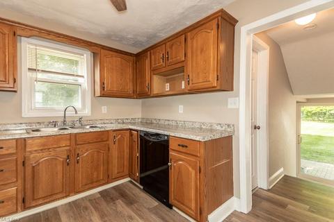 1917 Robindale St, Wickliffe, OH 44092 photo 12