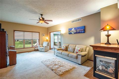 148 Gleneagle Dr, Elyria, OH 44035 photo 4