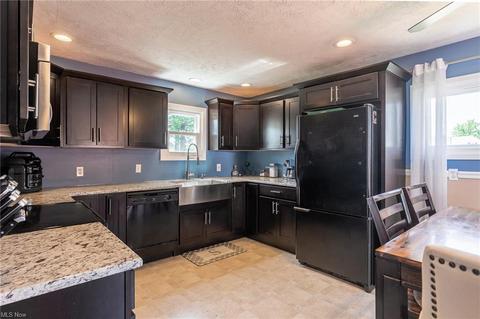 652 E 305th St, Willowick, OH 44095 photo 13