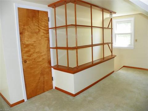 9404 Snow Rd, Parma, OH 44130 photo 16