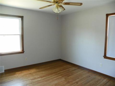 9404 Snow Rd, Parma, OH 44130 photo 13