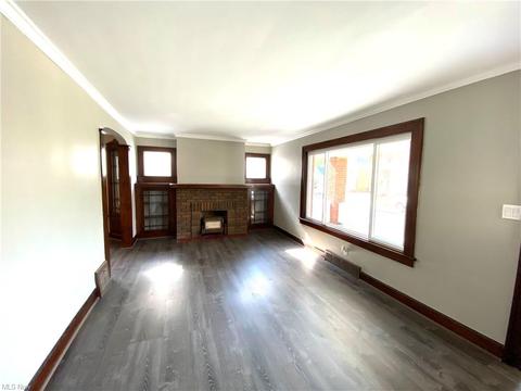 7703 Essen Ave, Parma, OH 44129 photo 9