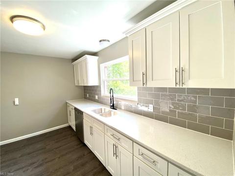 7703 Essen Ave, Parma, OH 44129 photo 6