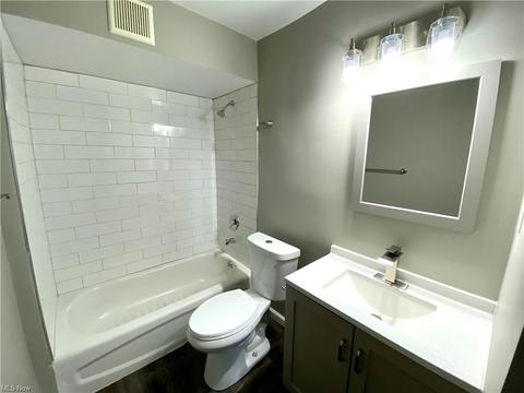 7703 Essen Ave, Parma, OH 44129 photo 14