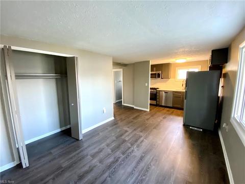 7703 Essen Ave, Parma, OH 44129 photo 21