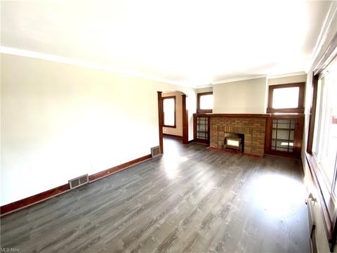 7703 Essen Ave, Parma, OH 44129 photo 11