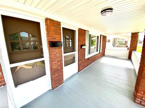 7703 Essen Ave, Parma, OH 44129 photo 3
