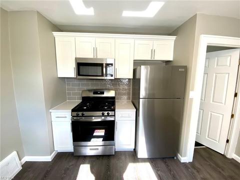 7703 Essen Ave, Parma, OH 44129 photo 4