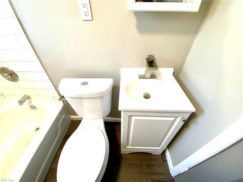 7703 Essen Ave, Parma, OH 44129 photo 26