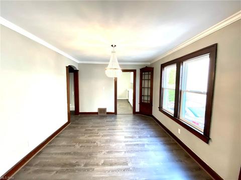 7703 Essen Ave, Parma, OH 44129 photo 10