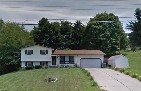 6880 Pinecrest St NE, Canton, OH 44721 photo 1