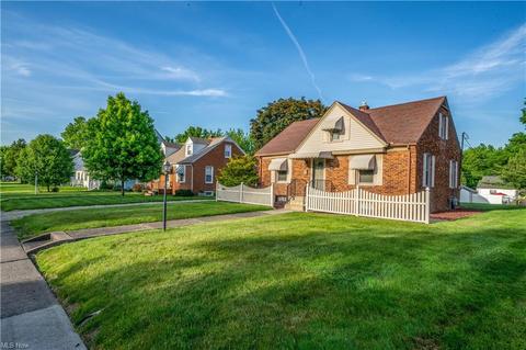 2364 S Freedom Ave, Alliance, OH 44601 photo 2