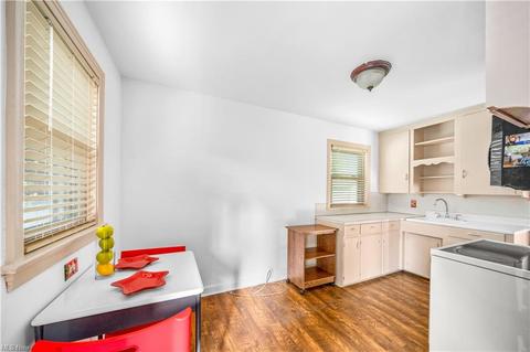 2364 S Freedom Ave, Alliance, OH 44601 photo 9